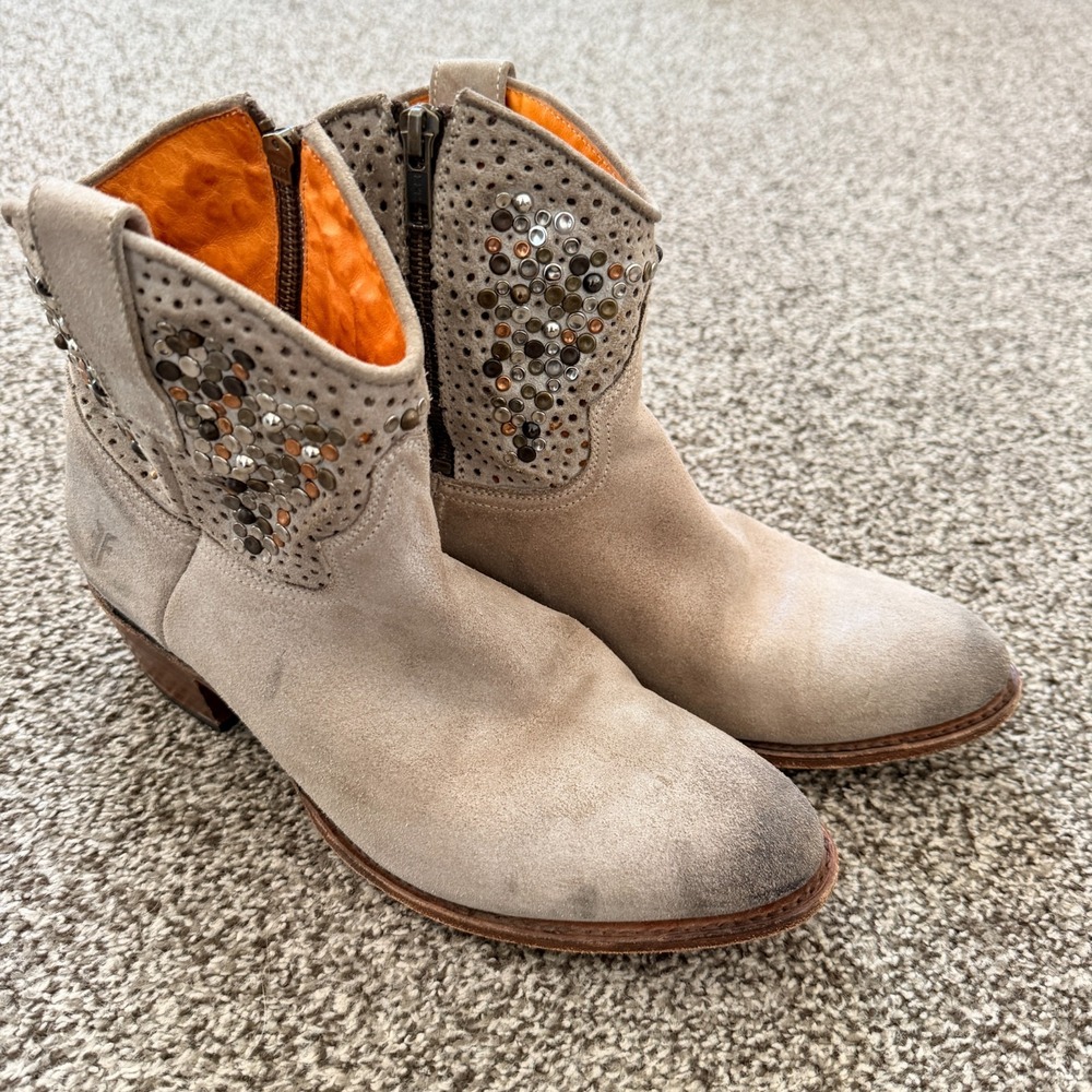 FRYE Deborah Studded Distressed Cream Leather Short Boot Women's Size 8M 77862